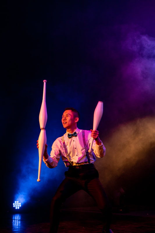 Kenny Cheung, juggler sydney, australian juggler, roving juggler