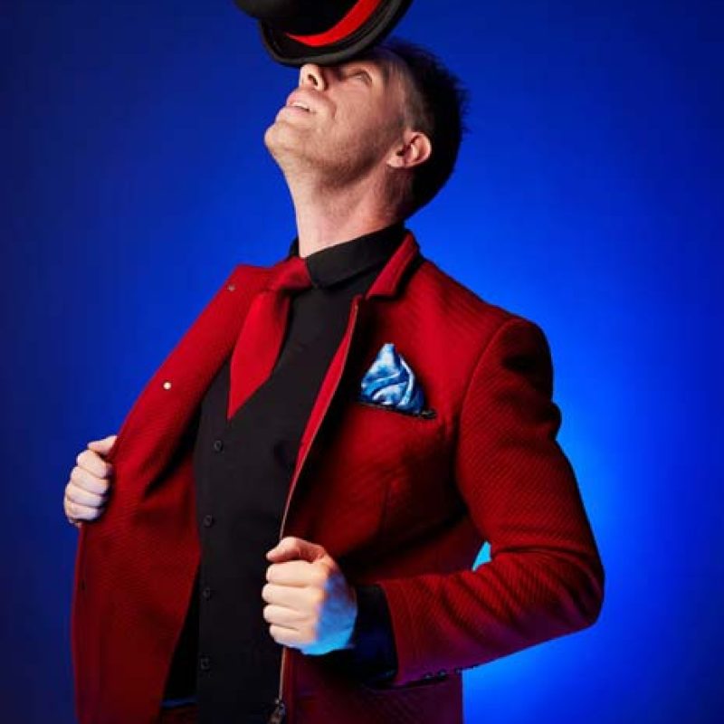 Joel Fenton, circus australia, juggler australia, magician australia, comedy juggler, event entertainment, cirque stuntman