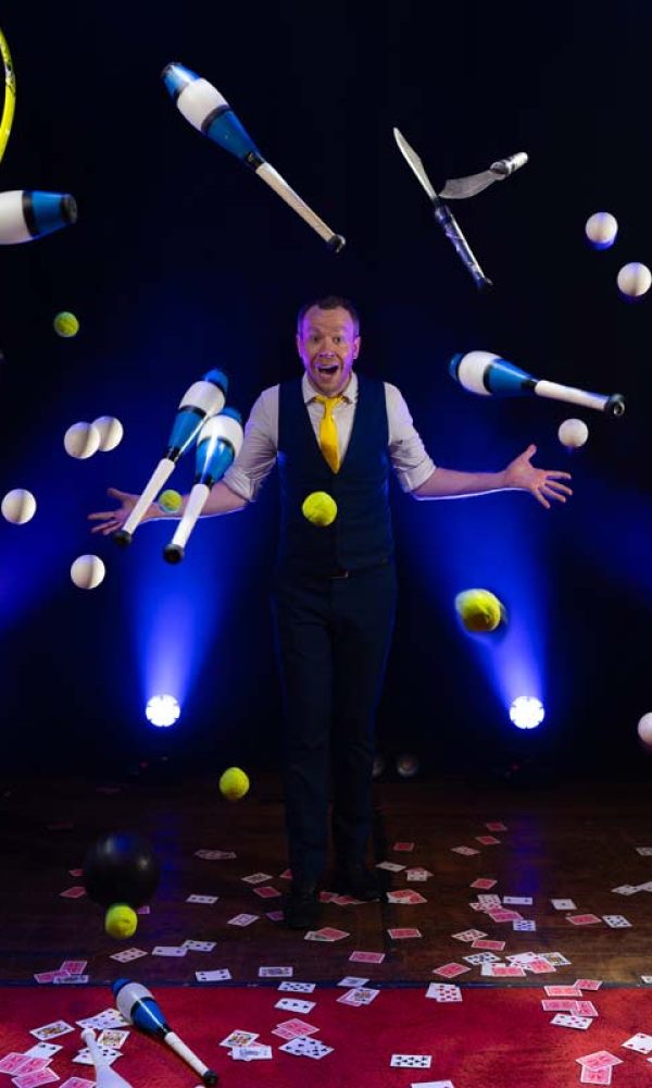 james bustar, event entertainment australia, comedy juggler, sydney juggler