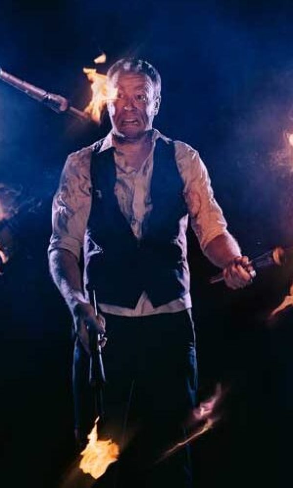 james bustar fire juggler, corporate entertainer, comedy juggler sydney, circus performer sydney
