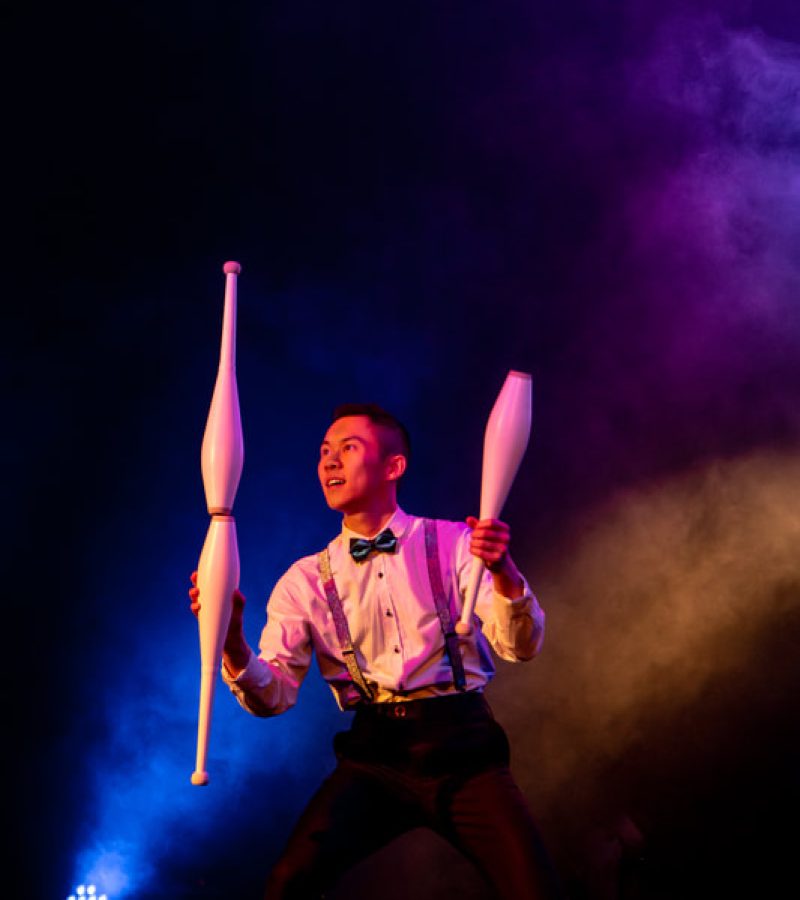 Kenny Cheung, juggler sydney, australian juggler, roving juggler