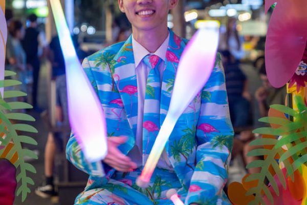 Kenny Cheung, juggler sydney, australian juggler, roving juggler
